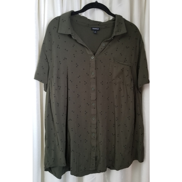Torrid Olive Green button up Top - Picture 1 of 2
